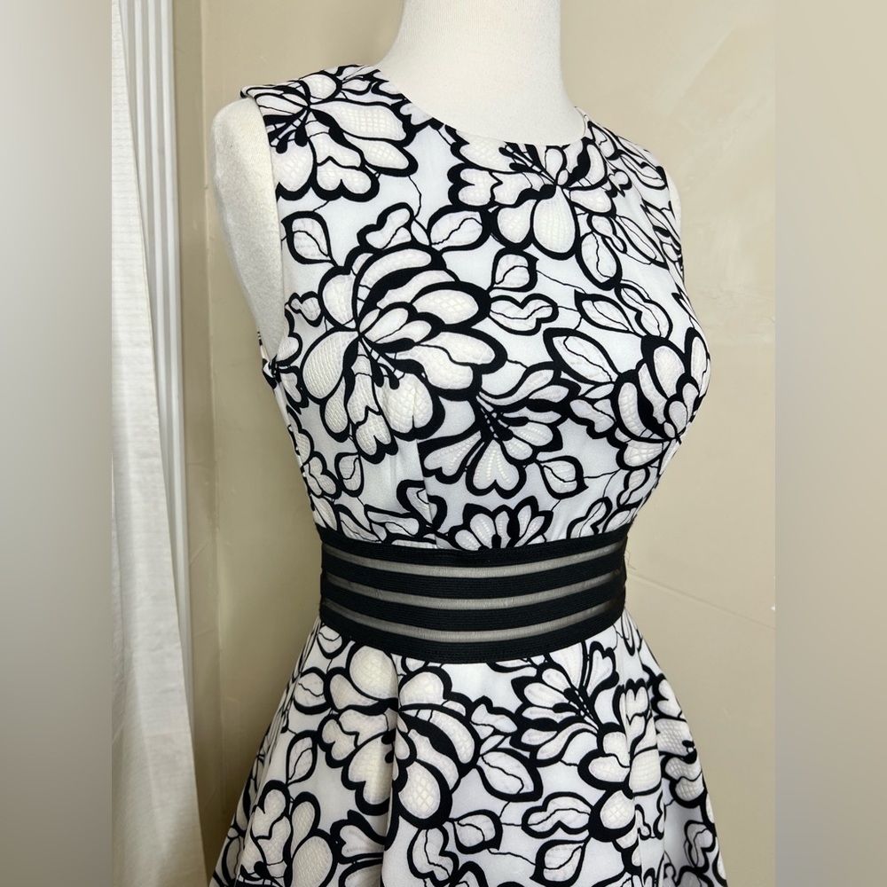 City Triangle Dress, Size 3, Black and white, Floral, Pattern, Mini Sleeveless